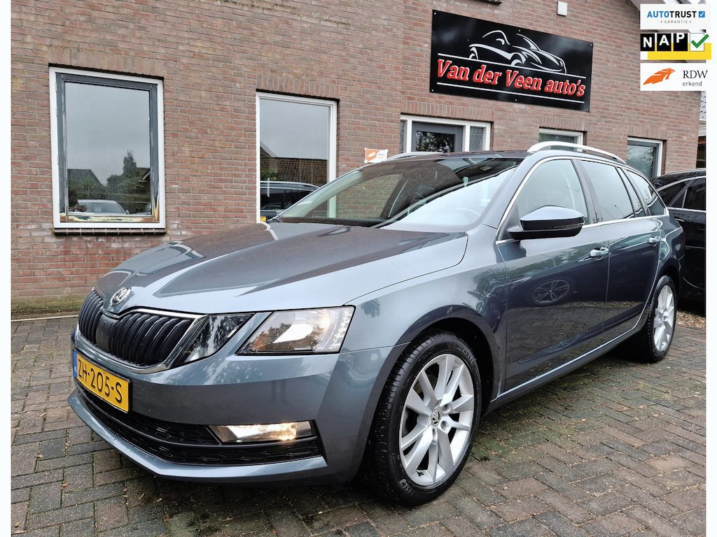 Skoda Octavia Combi 1.0 TSI Greentech Clever Edition. Dealer onderhouden. O.a. stoelverwarming, carplay, pdc, navi, trekhaak!