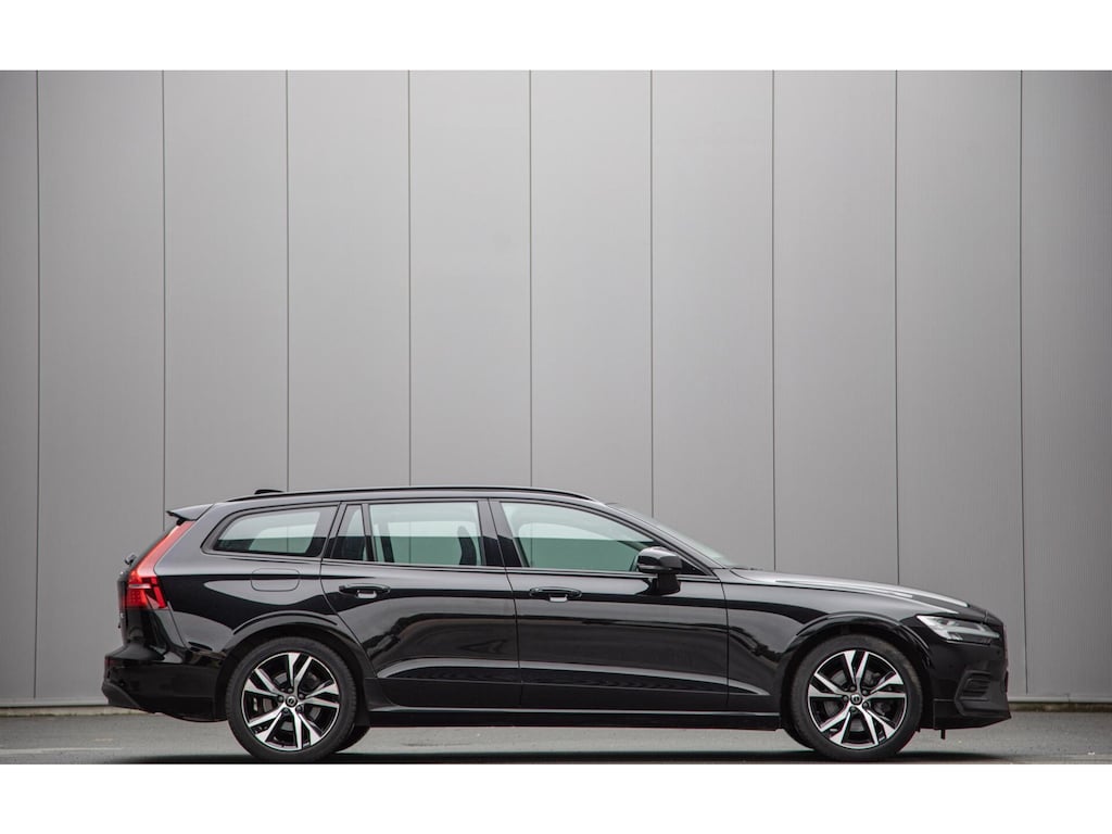 Volvo V60 2.0 B4 Core MY2026|Leder|Stoelverwarming|Allseason