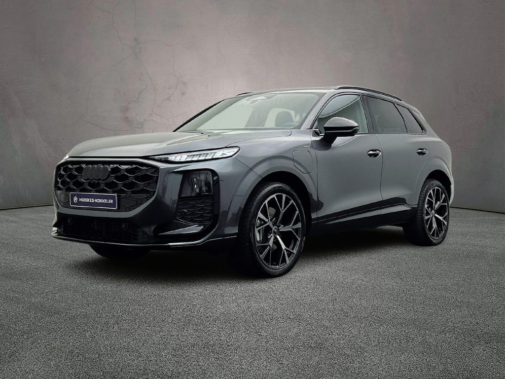 Audi Q3 1.5 e-272PK hybrid S edition | Trekhaak | SONOS | 360 camera | Panoramadak | Head-Up | Matrix LED | Lichtpakket Plus | Privacy Glas
