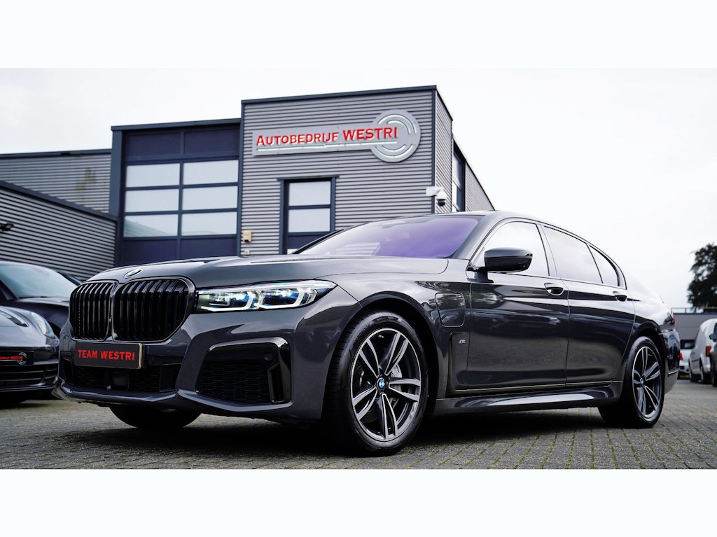 BMW 7-Serie 745e High Executive | Massage | Softclose | Achterbankverwarming | 360 | Head Up Display | Carplay