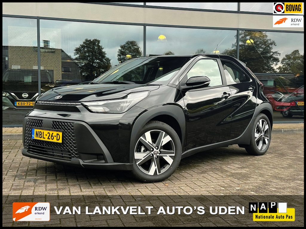 Toyota Aygo X Hybrid 115 Apple Carplay-Winterpakket-Camera-Clima-Led Nieuw Voertuig!