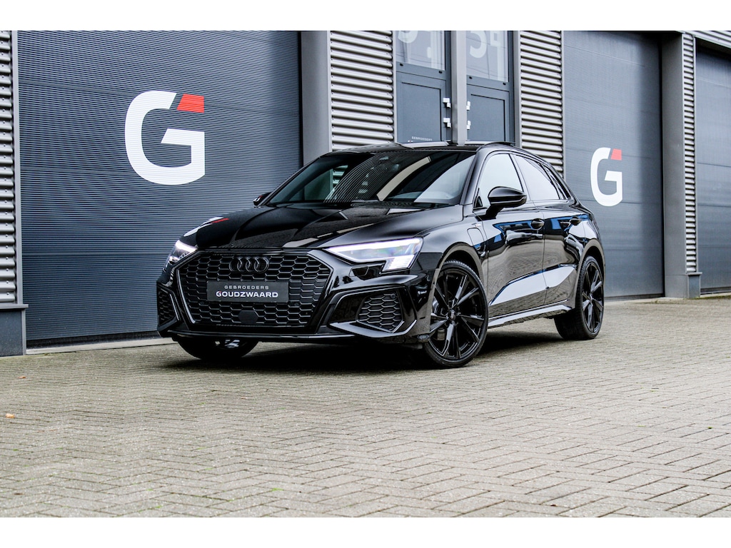 Audi A3 Sportback 40 TFSI e S Edition | Sportstoelen | Pano | Matrix | Standkachel | Ambianceverlichting