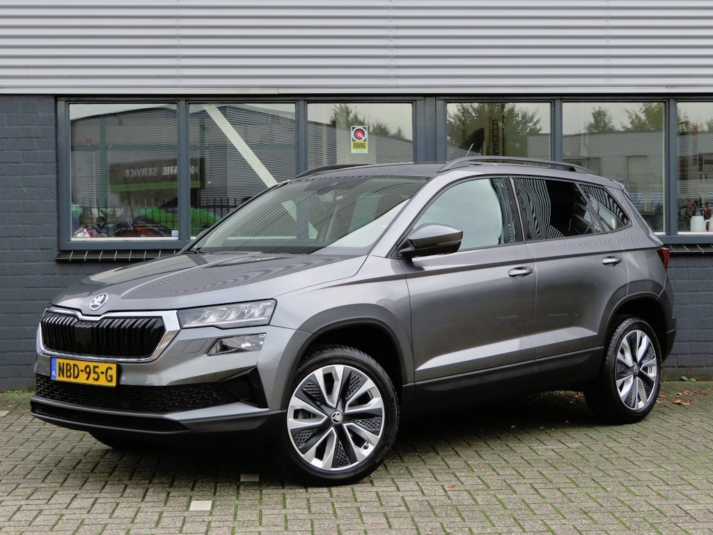 Skoda Karoq 1.5 TSI ACT DSG | trekhaak wegklapbaar | camera | adaptive cruise | stuurwielverwarming | stoelverwarming voor + achter