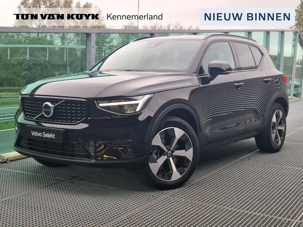 Volvo XC40 2.0 B4 Plus Dark / Pano. dak / Adaptieve Cruise / Trekhaak / Elek. verstelbare stoelen / Harman Kardon / Stoel+stuur verwarming / BLIS / Camera achter / Carplay & Android Auto /
