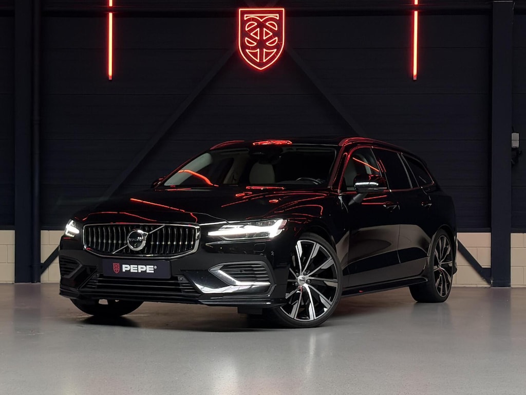 Volvo V60 T6 PHEV AWD Ultimate Bright |PANO|TREKH.|H&K|360°