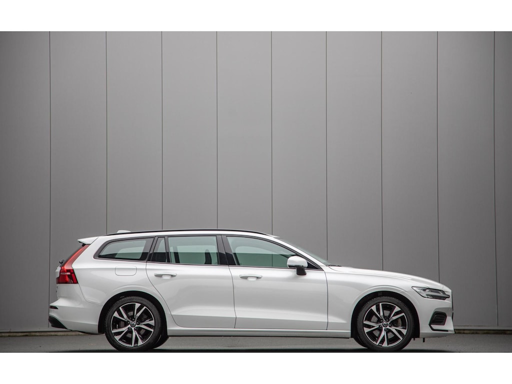 Volvo V60 2.0 B4 Core MY2026|Leder|Stoelverwarming|Allseason