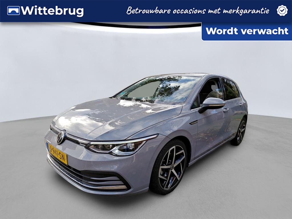 Volkswagen Golf 1.5 TSI 130pk Style / Panorama schuifk dak / Navigatie / LM 18 inch / LED / Parkeersensoren / APP