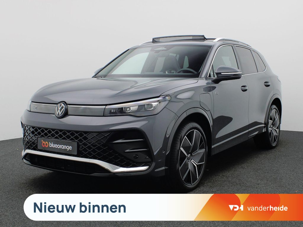 Volkswagen Tiguan 1.5 eHybrid R-Line 204PK DSG SOH 99,97%, Panoramadak, Achteruitrijcamera, 20" LM Velgen, Keyless, Elektr. Achterklep, Side Assist, Stoel-Stuurverwarming, Navi via Apple Carplay/Android Auto