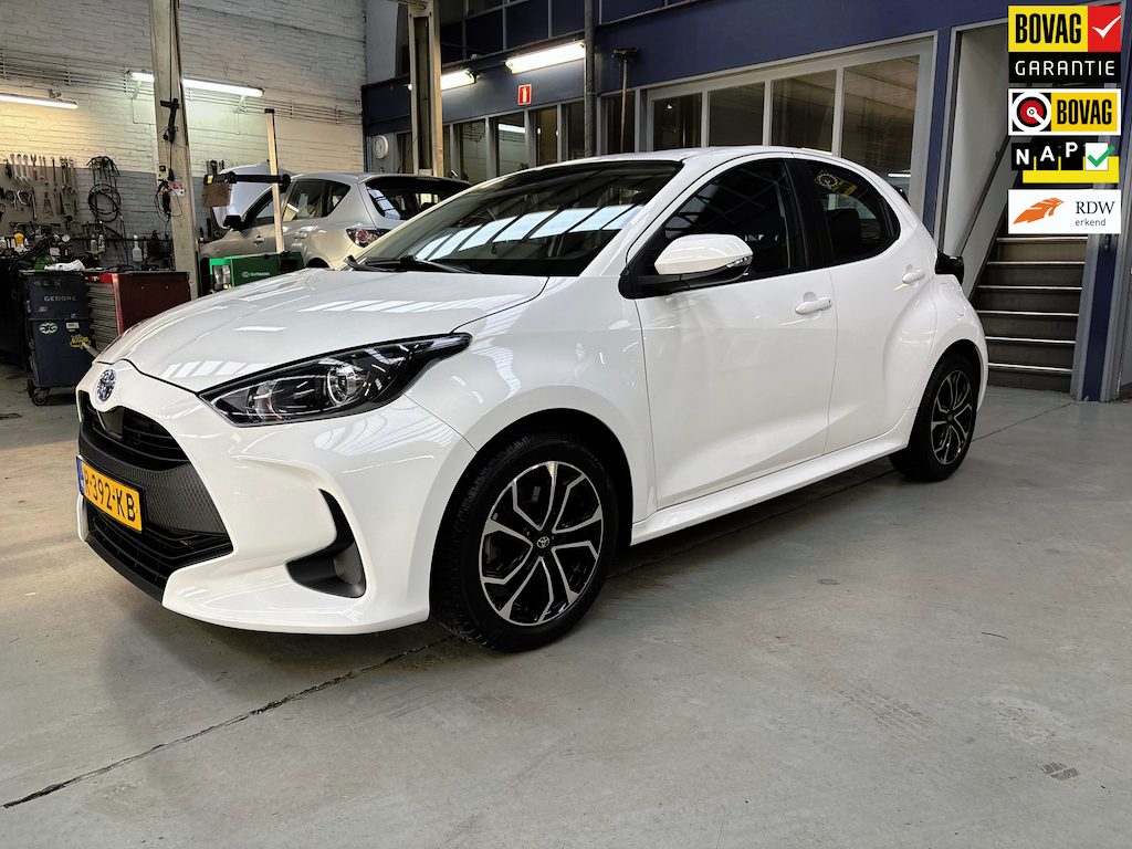 Toyota Yaris 1.5 Hybrid Active | Apple CarPlay / Android auto | Lm Velgen | Camera | Cruise control | NAP | Rijklaar prijs!