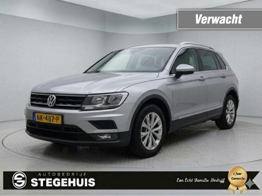 Volkswagen Tiguan 1.4 TSI Connected Series  PANO  Winterpakket  Trekhaak  Clima