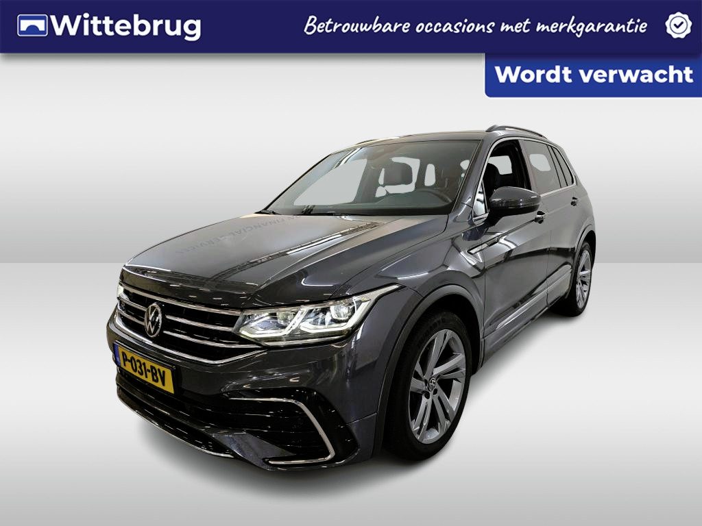 Volkswagen Tiguan 1.5 TSI R-Line Business+ / AUTOMAAT/ 2X R-LINE/ NAVI/ DIGITAL DASH/ CLIMATE/ STOELVERWARMING/ PARK. SENSOREN + CAMERA/ 19" LMV