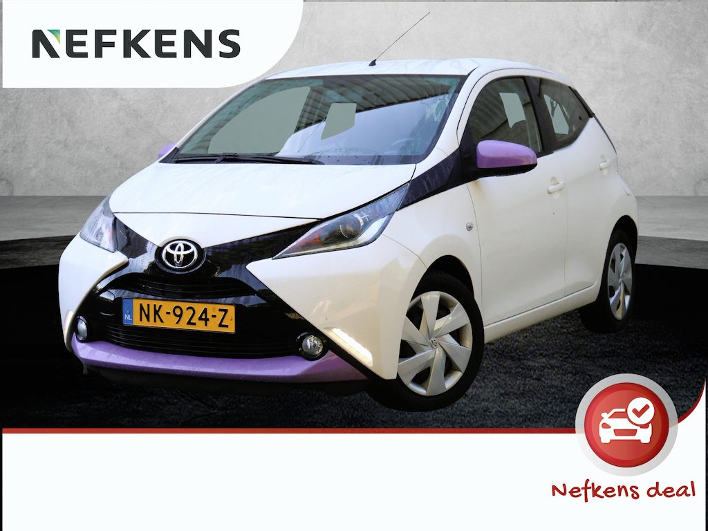 Toyota Aygo 1.0 69pk X-Play | Navigatie | Camera | Airco | Bluetooth