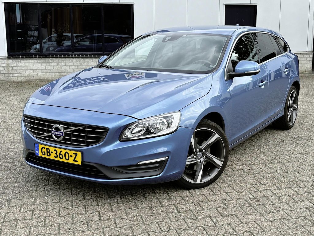 Volvo V60 1.6 T3 Momentum EX BPM EXPORT NAV CRUISE TREKHAAK