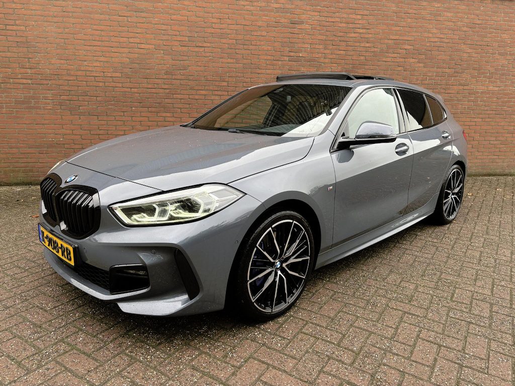 BMW 1-Serie 118i High Executive Pano - Leder - 19inch