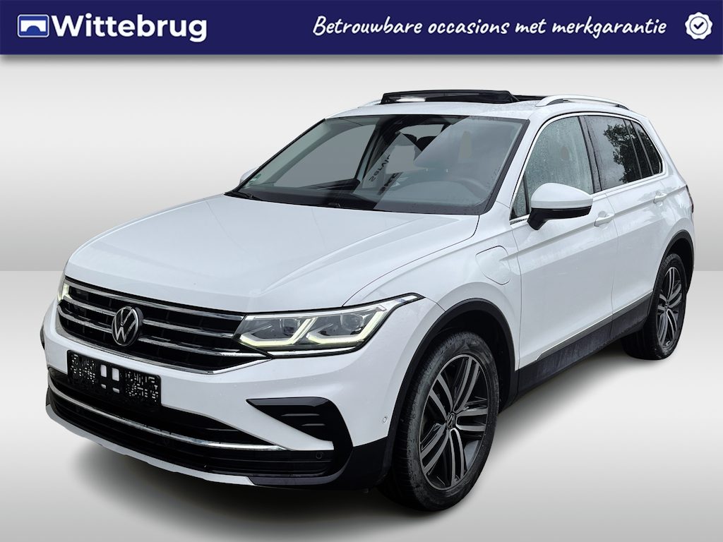 Volkswagen Tiguan 1.4 TSI eHybrid Elegance / AUTOMAAT/ 245 PK/ PANO/ TREKHAAK/ PARK.SENSOR.V+A/ CAMERA/ ACC/ DCC/ STUUR+STOELVERWARM./ MASSAGE/ APP-CONNECT/ DODEHOEK/ ELEK.ACHTERKLEP/ KEYLESS/ NAVI/ DAB/ CLIMA/ LED