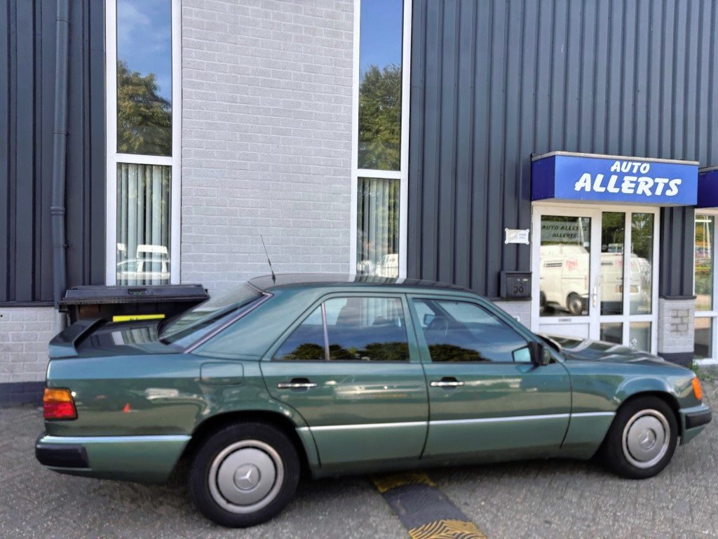 Mercedes-Benz 200-Serie 250 D
