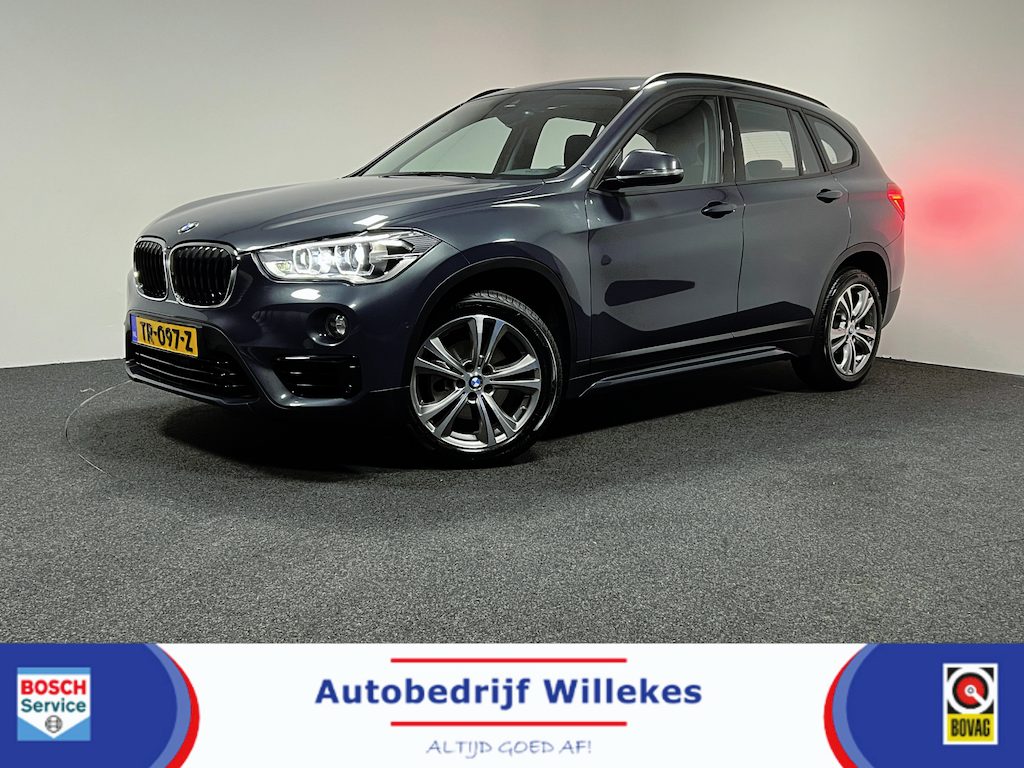 BMW X1 sDrive18i High Executive | 1E EIGENAAR | TREKHAAK | NAVI | STOELVERWARMING |
