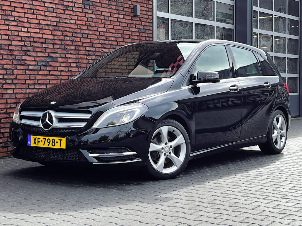 Mercedes-Benz B-klasse 180 Ambition Navigatie/LED/PDC/Airco/Trekhaak/Bluetooth