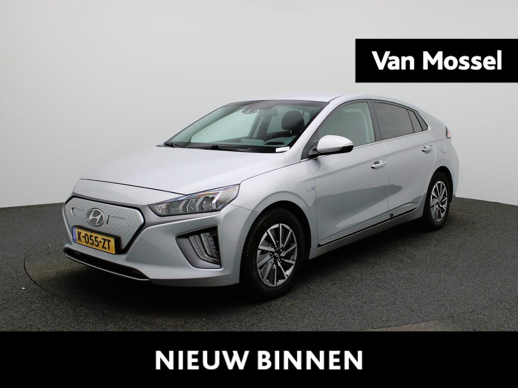 Hyundai Ioniq Comfort EV 38 kWh | Automaat | Parkeer sensoren | Virtual cockpit | Cruise control | Climate control | Navigatie | DAB | LED | Bluetooth | Sfeer verlichting | Stoel verwarming | Camera