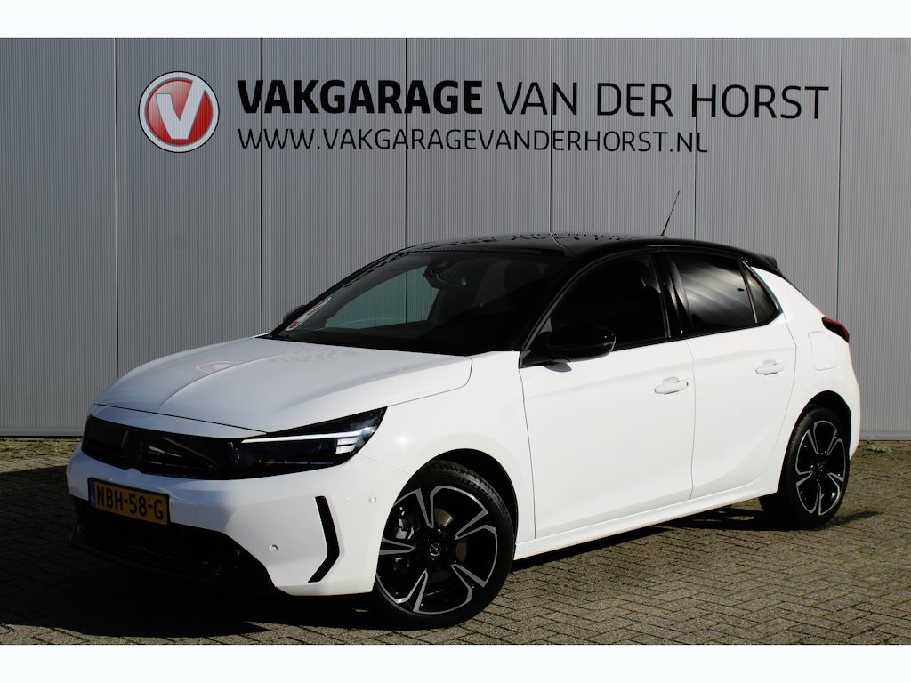 Opel Corsa 1.2-100pk Turbo Sport. In nieuwstaat verkerende luxe Opel Corsa ! Autm. airco, cruise cntrl, lane assist, panoramadak, verwarmde stoelen, LM wielen, camera, parkeersensoren v+a, navigatie by Apple Carplay/Android auto, full LED verl. etc.