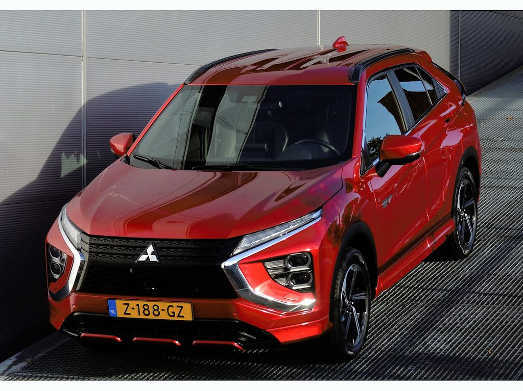 Mitsubishi Eclipse Cross PHEV 2.4 EXECUTIVE 4WD | PLUG IN HYBRID | SoH 84% | V2H | ADAPTIEF CRUISE | ALL SEASON BANDEN | TREKHAAK 1500 KG | DODEHOEK ASSISTENT | 360 CAMERA | FABRIEKSGARANTIE TOT 18-08-2030* | NP € 48.616,- | ALL IN RIJKLAA