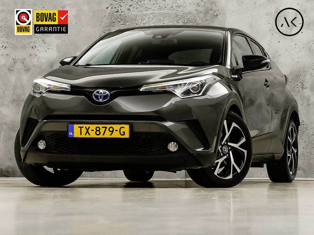 Toyota C-HR / C-HR+ 1.8 Hybrid Bi-Tone Dynamic Automaat (NAVIGATIE, CAMERA, STOELVERWARMING, SPORTSTOELEN, GETINT GLAS, ADAPTIVE CRUISE, ZWART HEMEL, KEYLESS, NIEUWSTAAT)