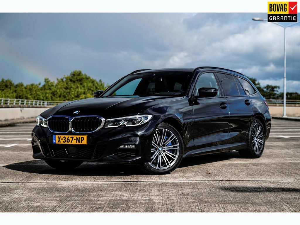 BMW 3-Serie Touring 330e | Airco/Clima | Cruise Control | Panoramadak | Trekhaak |