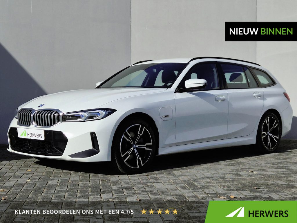 BMW 3-Serie Touring 330e PHEV / SOH 99% / Dealer Onderhouden / M-Sport / Facelift / Trekgewicht 1.500 kg / Elektrische Achterklep / Adaptieve Cruise Control / Stoel & Stuurverwarming / Climate Control / Camera / 18" LM wielen / Apple Carplay & Android Auto /