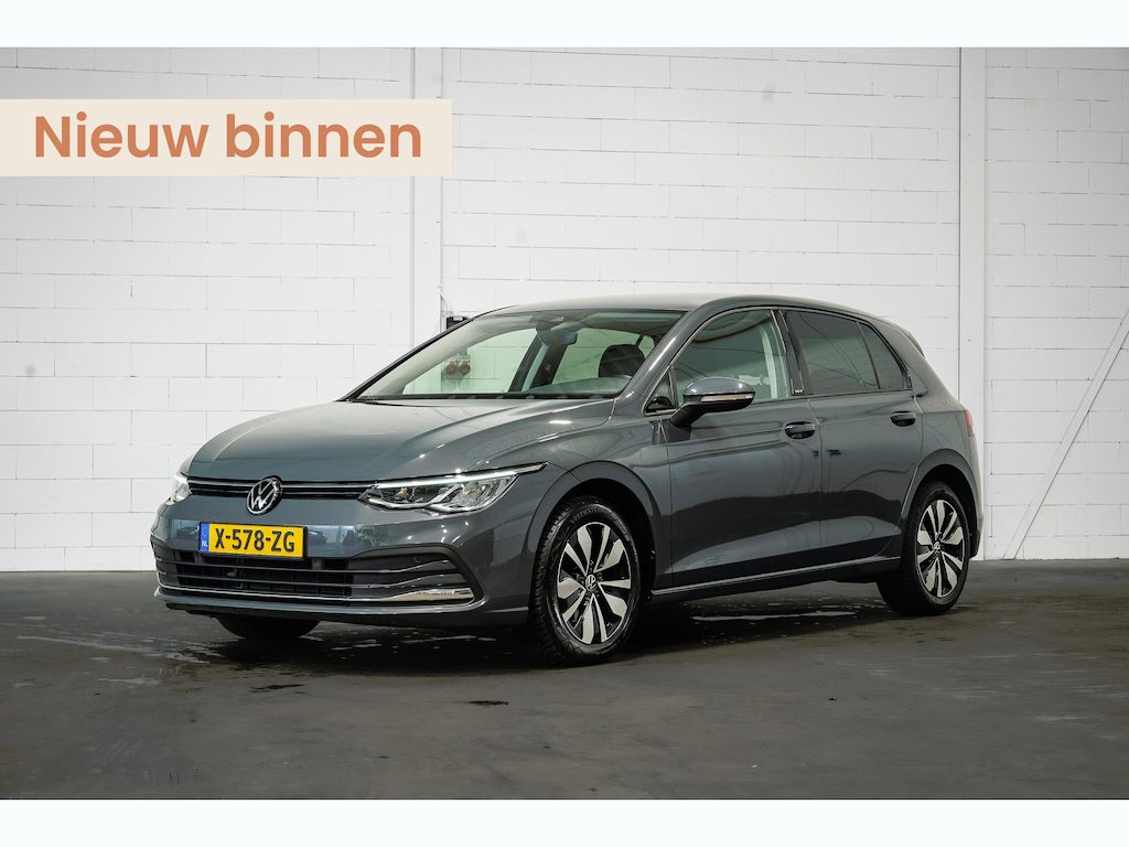 Volkswagen Golf 1.0 eTSI Life Business Automaat | ACC | Stuur-/Stoelverwarming | Navigatie |