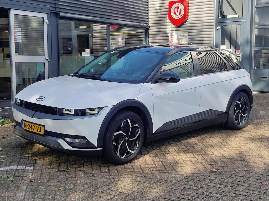 Hyundai Ioniq 5 Connect Two-Tone 73kWh SOH 100% | Navigatie | Camera | Leder |