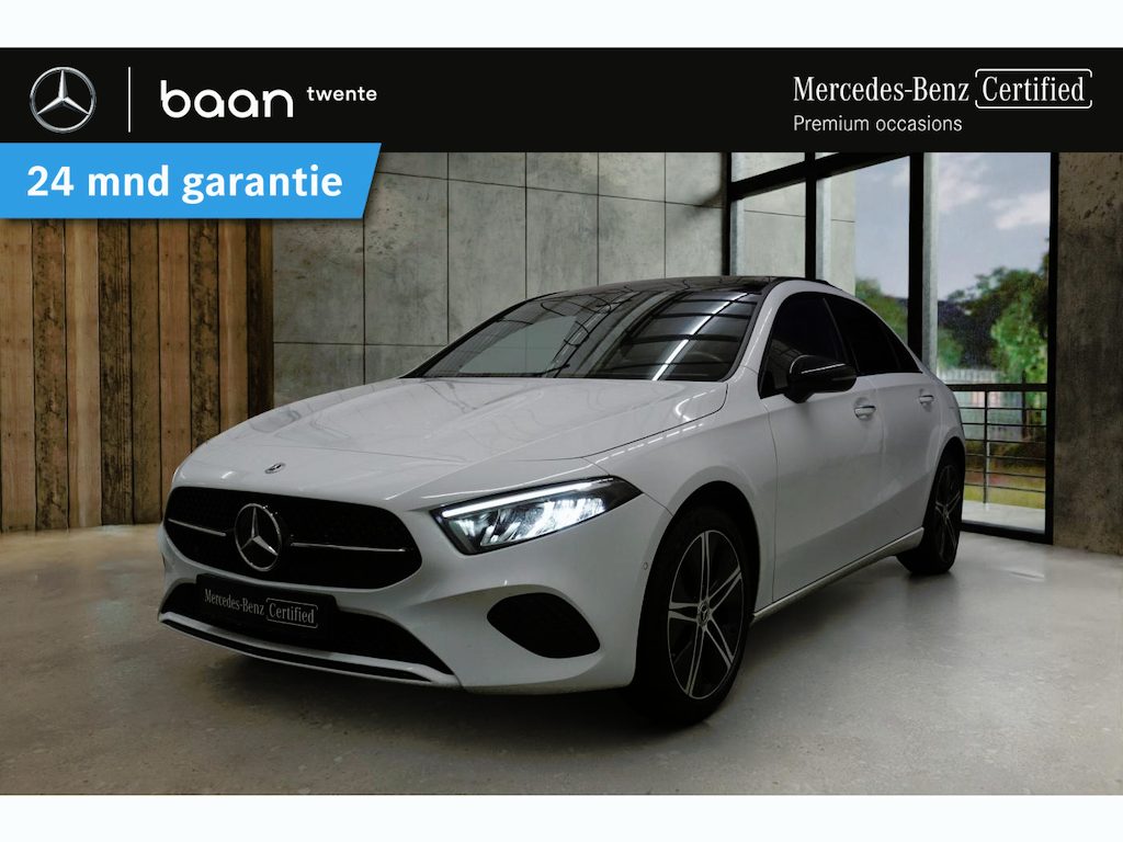 Mercedes-Benz A-klasse 250 e Luxury Line | Night-Pakket | Panoramadak | Trekhaak | Keyless | Parkeerpakket