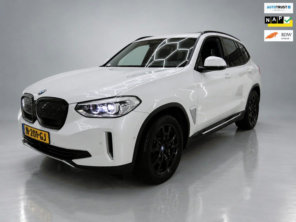 BMW iX3 Executive 80 kWh SOH 96% 3 Fase [trekhaak Panorama Navi Apple / Andr