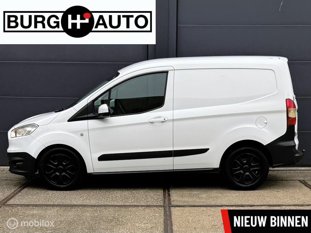 Ford Transit Courier 1.5 TDCI Trend - AIRCO - NAVI - TREKHAAK - SCHUIFDEUR - MULTIMEDIA - EL. RAMEN + SPIEGELS - CPV - MIDDENARMSTEUN - NAP - NL AUTO - APK TM 18-06-2027 - EX BTW -