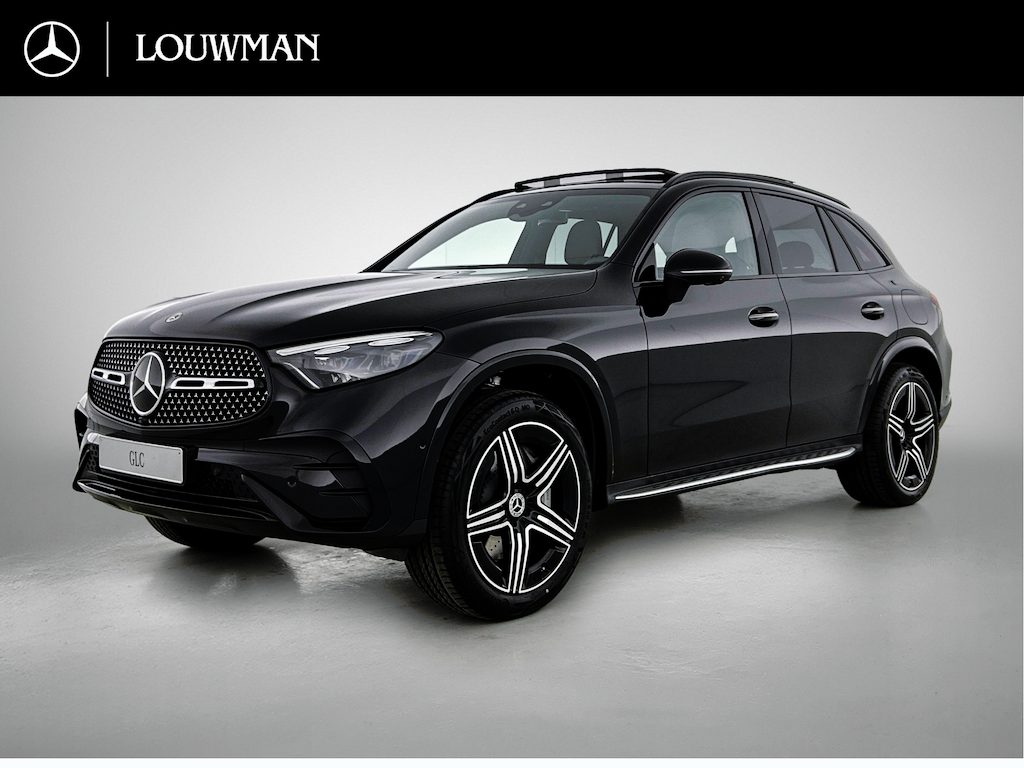 Mercedes-Benz GLC 300e 4MATIC Business Solution AMG | Premium | Winterpakket | Nightpakket | Rijassistentiepakket Plus | Trekhaak | Panoramaschuifdak | Burmester® 3D surround sound | Middenconsole metaalstructuur | 20 inch vijfspaaks lichtmetalen AMG-velgen | Treeplanken |