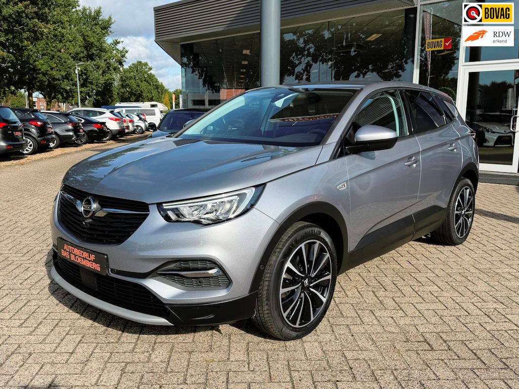 Opel Grandland X 1.2 Turbo Business Elegance , navi, apple carplay, PDC, etc.