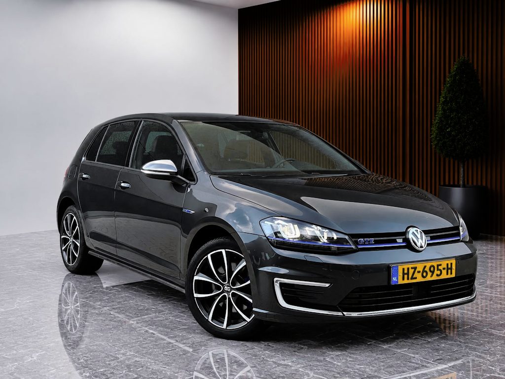 Volkswagen Golf 1.4 TSI GTE 225PK (ADAPTIVE CRUISE CONTROL, CARPLAY, STOELVERWARMING, PDC V+A, LED, NETTE AUTO, ETC!)