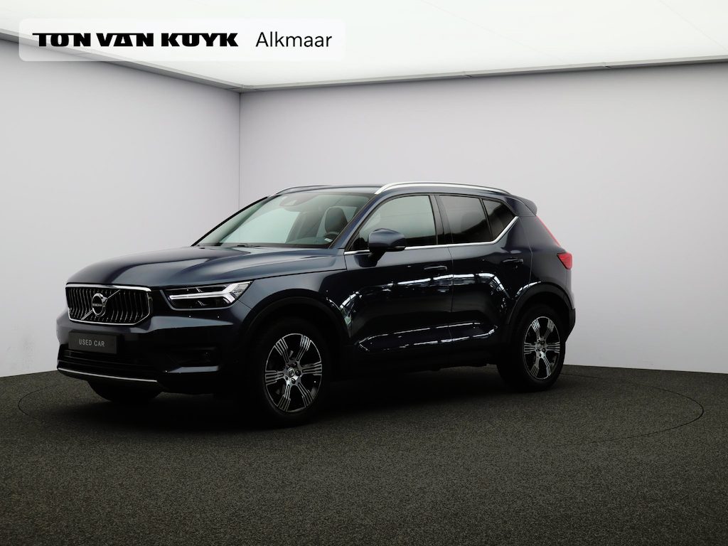 Volvo XC40 1.5 T3 Inscription / Trekhaak / Stoelverwarming /Harman Kardon Audio / Cruise Control / Achteruitrijcamera / Leder / All Season Banden
