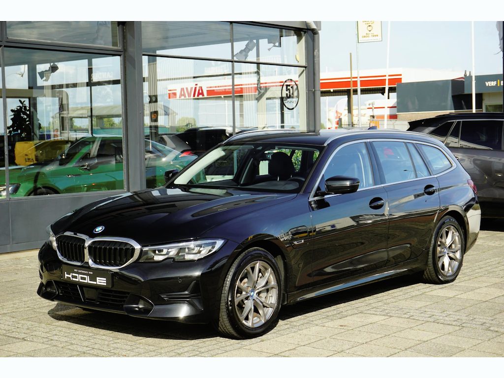 BMW 3-Serie Touring 330e | trekhaak | ACC | 92% Soh