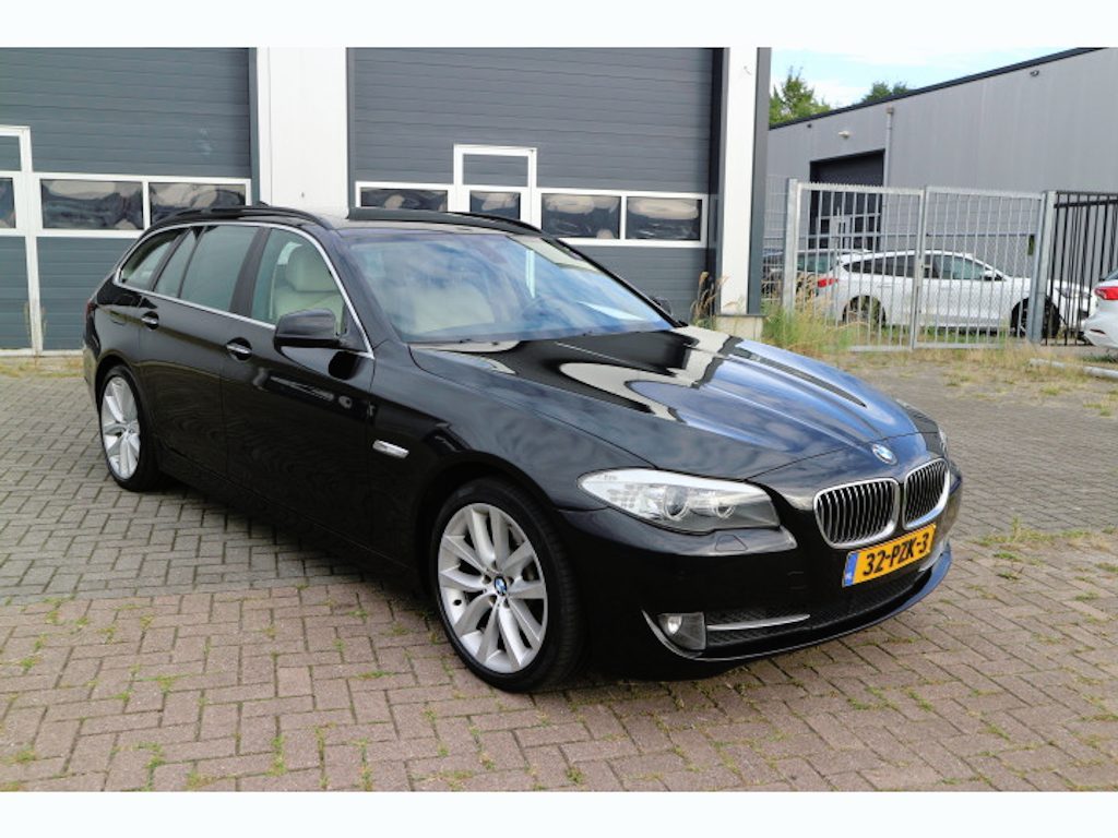 BMW 5-Serie Touring 528i High Executive