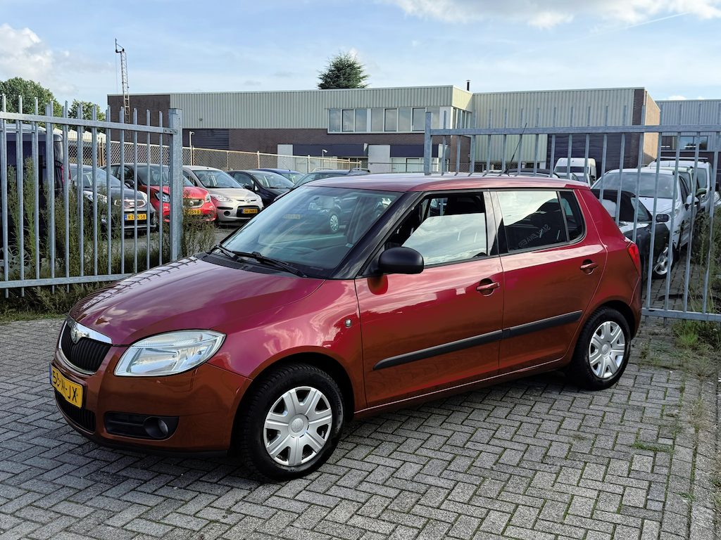 Skoda Fabia 1.6-16V Ambiente Airco l Cruise l Trekhaak l Elek pakket! INRUIL KOOPJE!