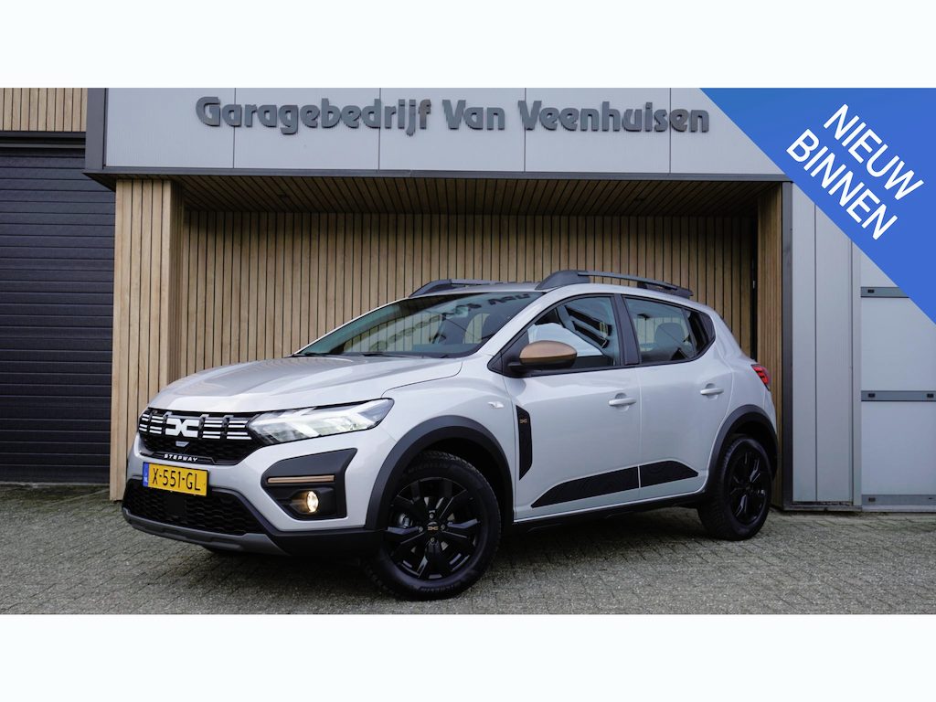Dacia Sandero Stepway 1.0 TCe 90pk Automaat Extreme Schuifdak LED A-Camera Cruise Control DAB 19875km! *NL auto*