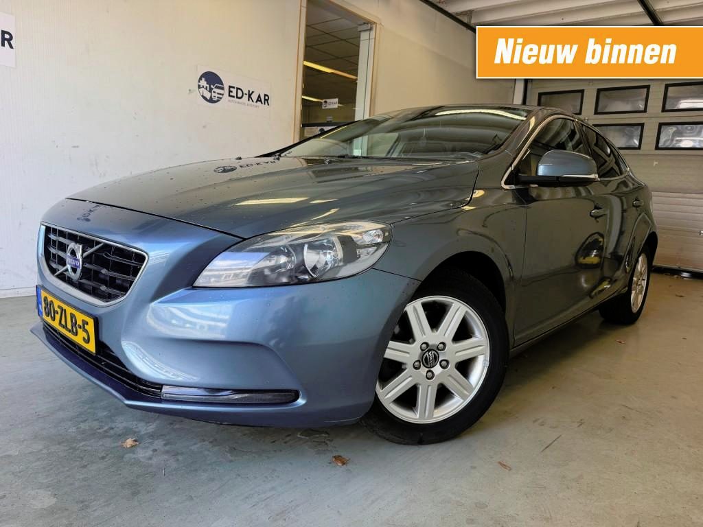 Volvo V40 1.6 T3 Momentum CLIMA NAVI CAMERA DISTR VV NETTE AUTO NAP APK 12-2027