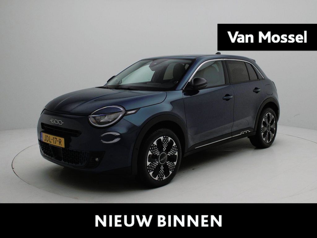 Fiat 600 1.2 Hybrid La Prima | Navigatie | Parkeercamera Achter | PDC V + A | Stoelverwarming |