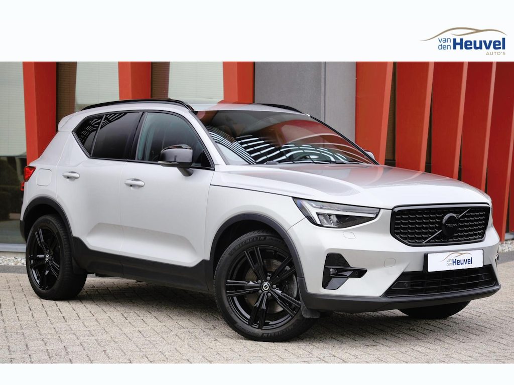 Volvo XC40 T4 Recharge Ultimate Dark | Stoelverwarming | Trekhaak | Parkeercamera | Panoramadak | H/K | BLIS | Pilot Assist | Glossy Black