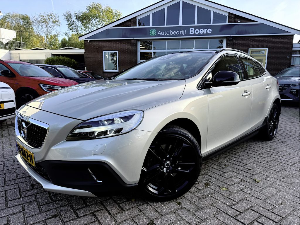 Volvo V40 Cross Country 1.5 T3 Nordic+ Luxury Panoramadak, 18''Lmv, Trekhaak