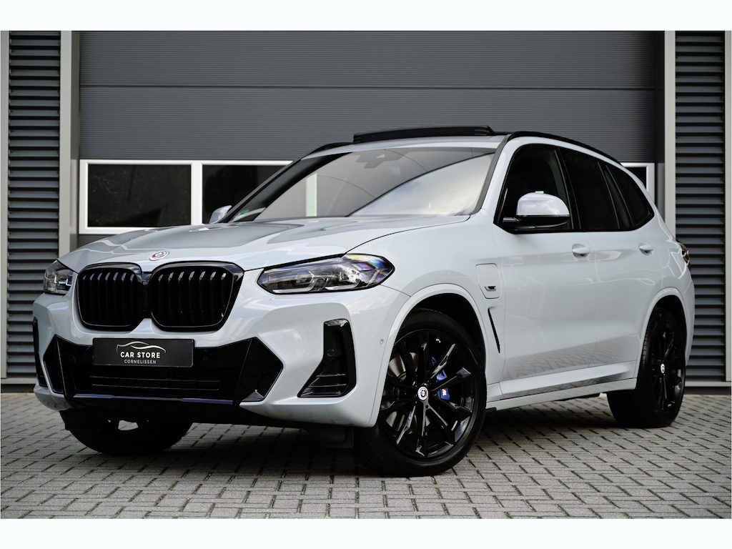 BMW X3 xDrive30e M-SPORT / PANO / M-SEATS / LED / CAMERA / MEMORY / BROOKLYN GREY / DEALERONDERHOUDEN