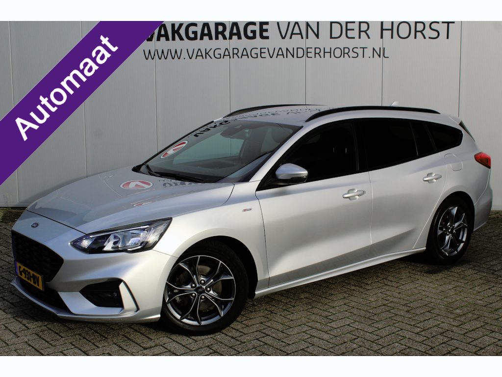 Ford Focus Wagon 1.0-125pk EcoBoost ST-Line AUTOMAAT ! Fijne, ruime en erg goed onderhouden wagen ! Autm. airco dual, cruise cntrl, pdc v+a, metallic lak, navigatie, camera, bluetooth tel. voorb., LM wielen, keyless, stoel-, stuur- en voorraamverw., etc.