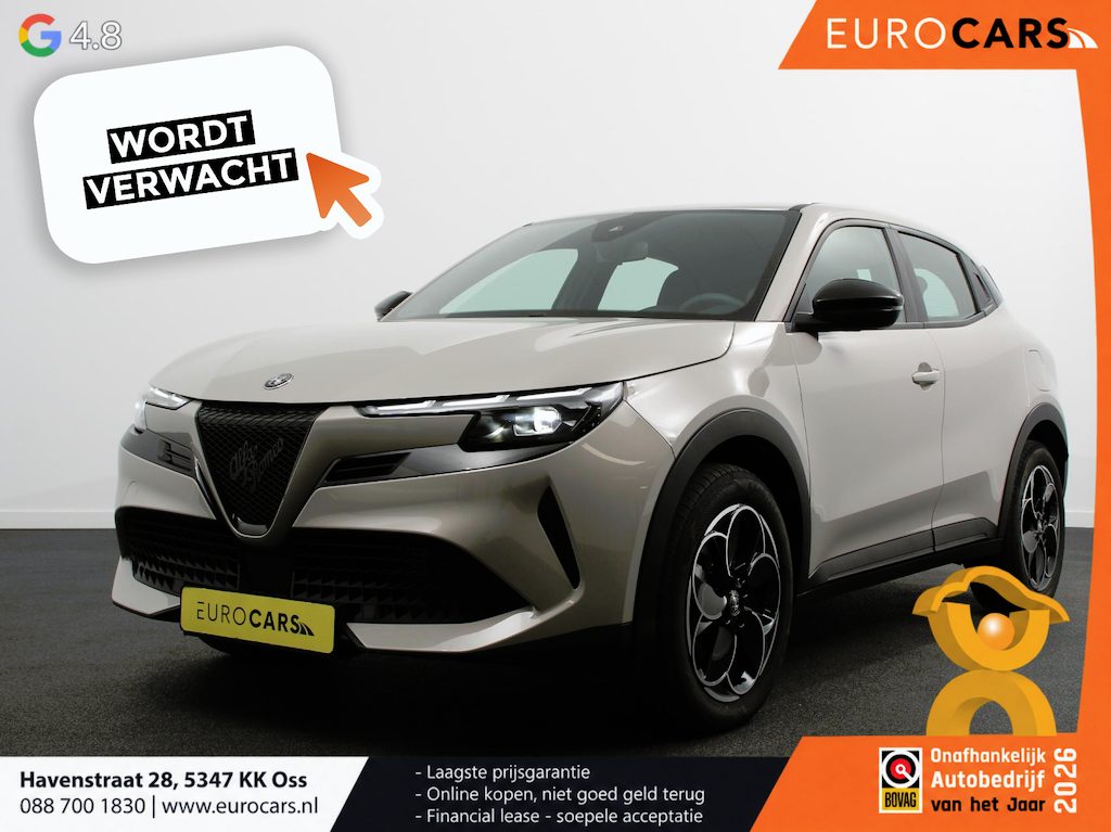 Alfa Romeo Junior Elettrica Automaat 156PK Adaptieve Cruise Control LMV 18 inch Full Led Matrix Parkeer sensoren Navigatie Apple Carplay / Android auto  Climate Control