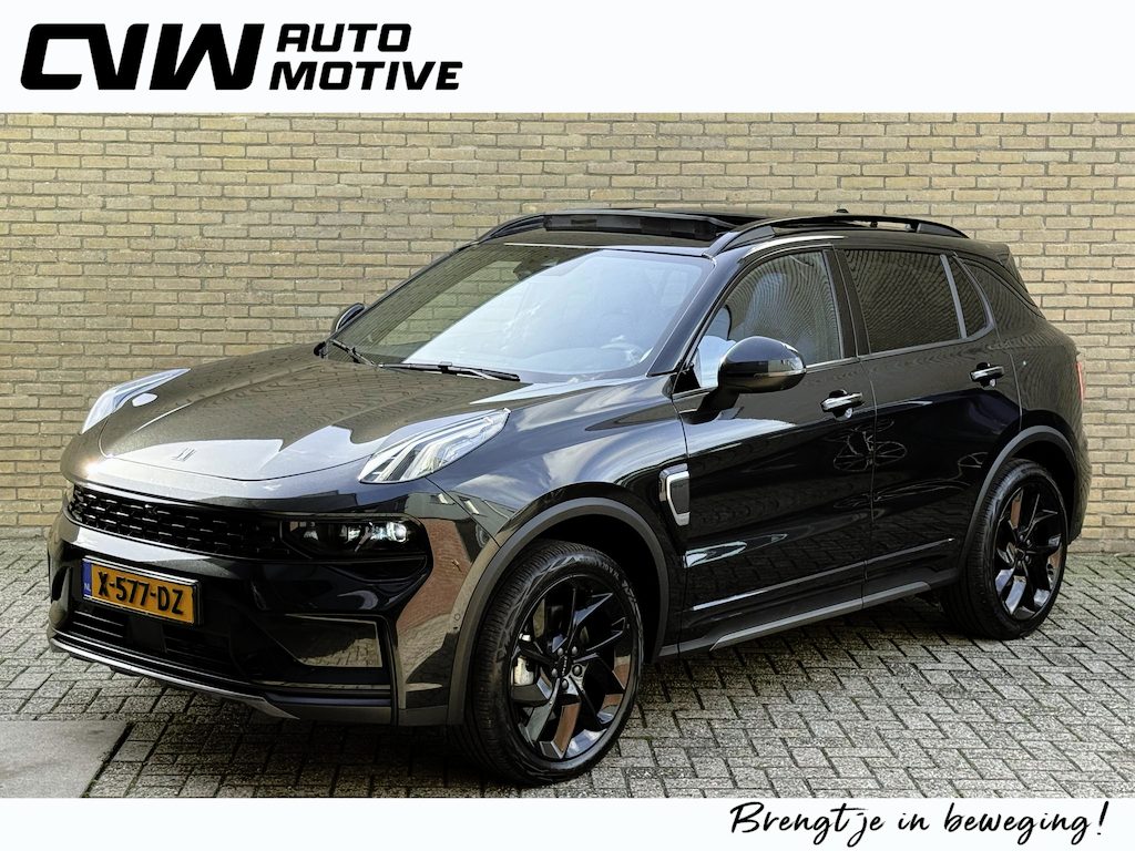 Lynk & Co 01 1.5 PHEV 261pk | Blackline | Zwarte hemel | Rolhoes | 360 camera | Panoramadak | 20 inch velgen | Adaptieve cruise | Navigatie | CarPlay | Keyless | LED | DAB | Infinity | Stoelverwarming | Elektrische achterklep | Volledig dealeronderhouden | Fabrieksgarantie
