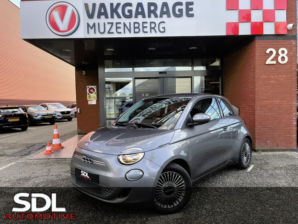Fiat 500e 3+1 Icon 42 kWh // SOH 96% // 4DRS // LED // DODEHOEK // KEYLESS // CAMERA+SENSOREN // NAVI+CARPLAY // CLIMA //